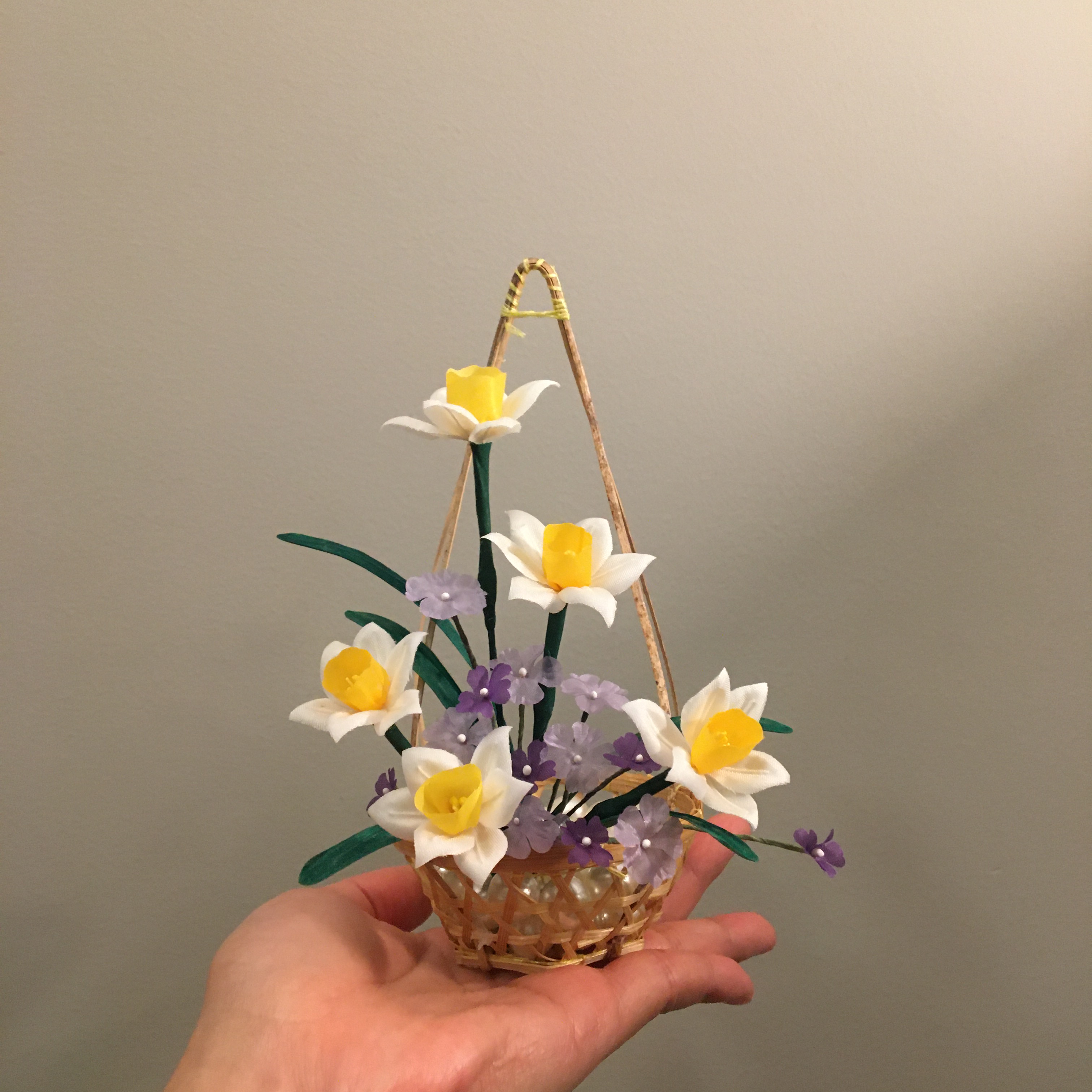 Daffodi Ikebana Miniature